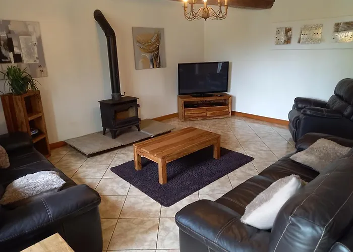 Holiday home La Gasteboisiere With Swimming Pool And Games Le Mesnil-Adelee