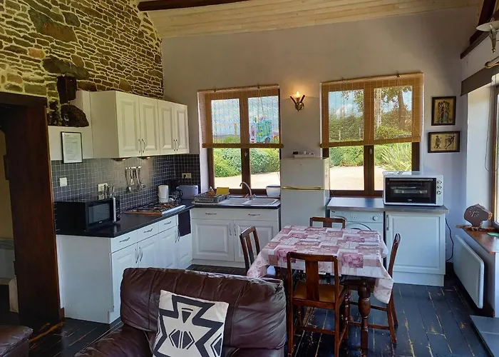 La Gasteboisiere With Swimming Pool And Games Сasa de vacaciones