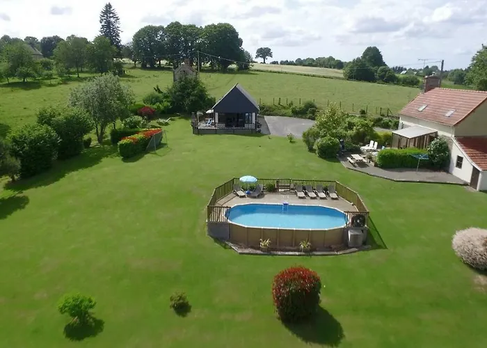 La Gasteboisiere With Swimming Pool And Games Сasa de vacaciones